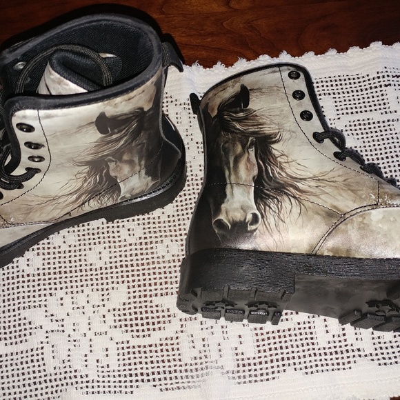 Boots - Picture 3 of 4